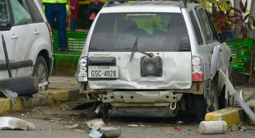 Vehículo explota en la Universidad de Guayaquil