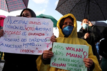 Mujeres en Ecuador exigen despenalizar aborto