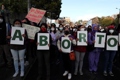 Mujeres en Ecuador exigen despenalizar aborto