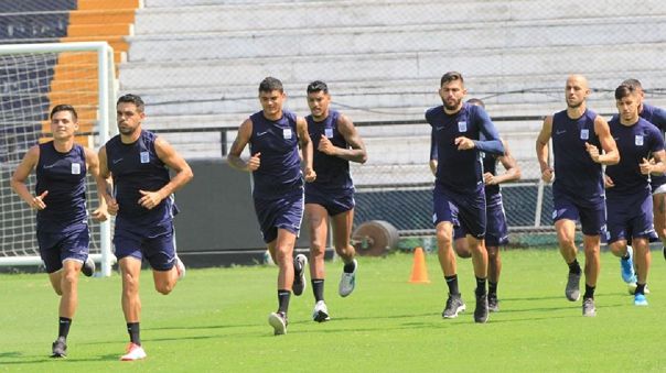 Perú autoriza prácticas en su retorno al fútbol