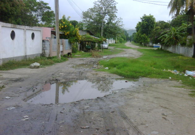 Calles en mal estado e insalubridad afectan a habitantes de Salinas