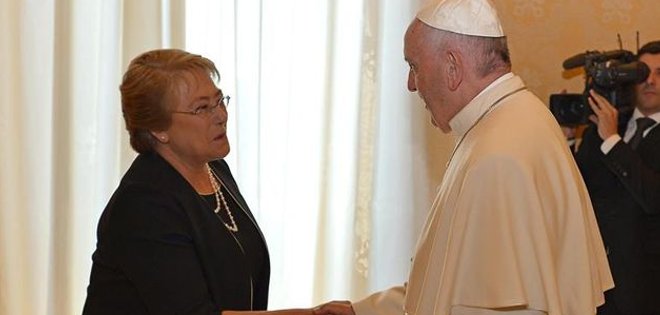 El papa y Bachelet conversan sobre pobreza, familia y política en el Vaticano