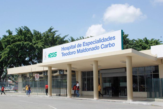 Hallan 100 ventiladores mecánicos abandonados en hospital del IESS