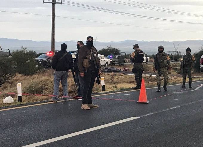 Hallan 14 cadáveres en carretera de México