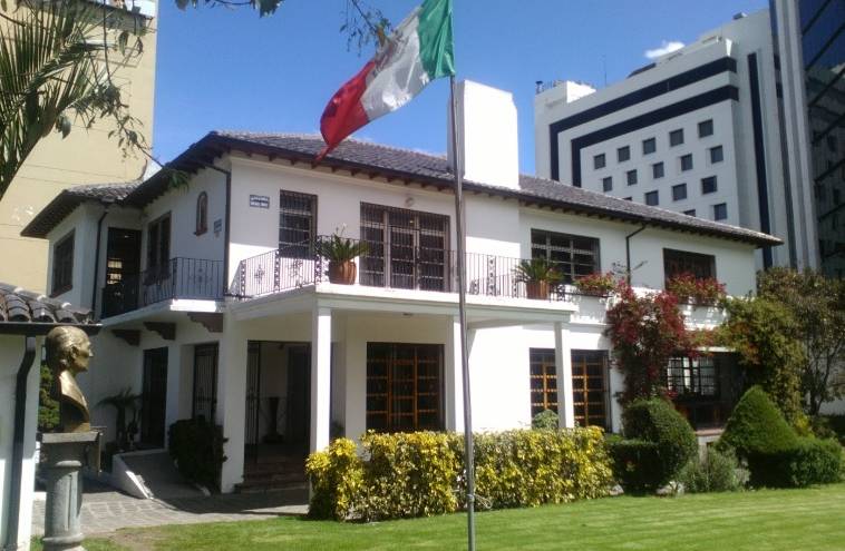 Asambleístas en embajada de México no recibirán sueldo