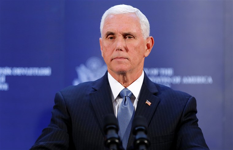 El vicepresidente de EE.UU. Mike Pence da negativo