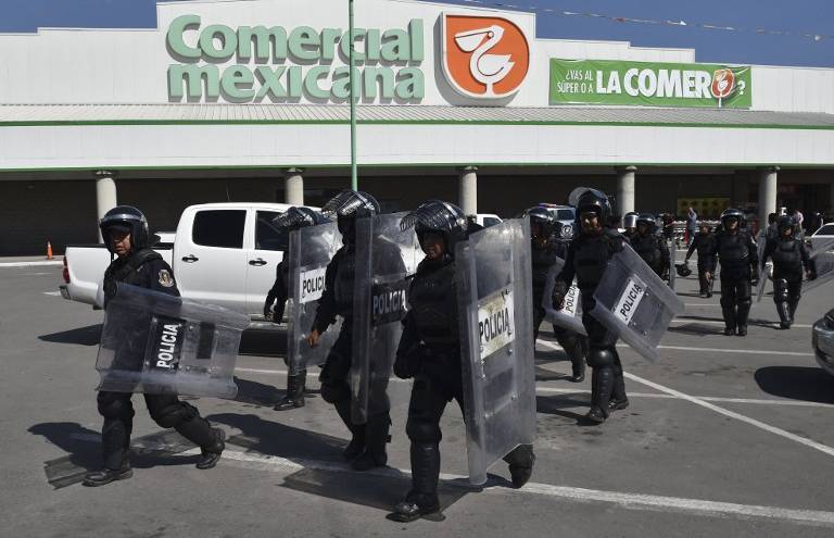 México: saquean supermercados en protestas por estudiantes desaparecidos