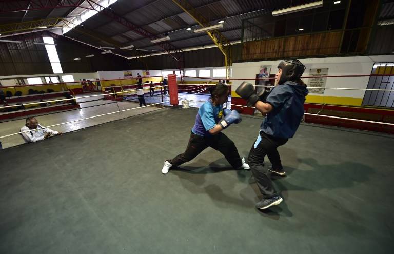 Mujeres en Ecuador se ponen los guantes contra violencia de género