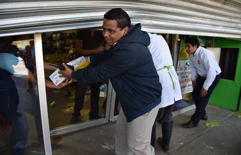 México: saquean supermercados en protestas por estudiantes desaparecidos