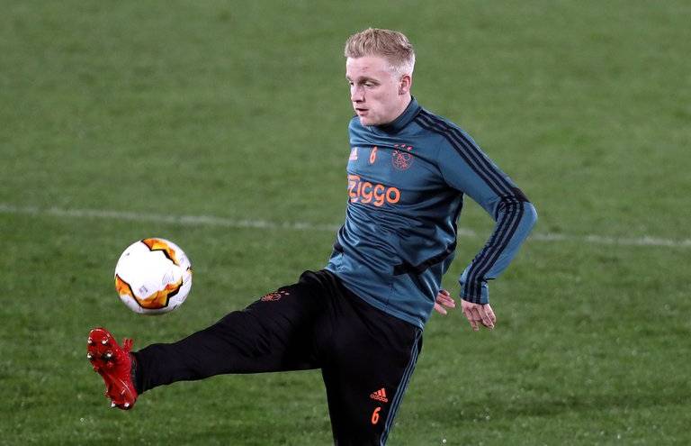 Manchester United oficializa a Van de Beek