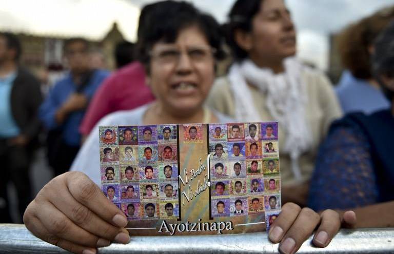 Algunos de los 43 estudiantes habrían sido asesinados en otro lugar, según sospechoso