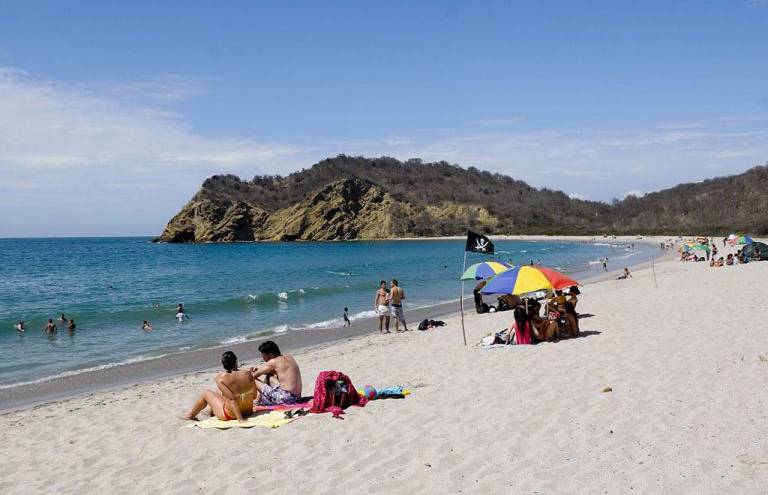 Playas de 3 provincias abrirán pese a repunte de coronavirus