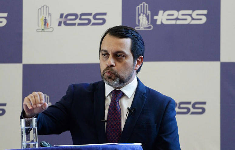 Paúl Granda renuncia a la presidencia del Consejo Directivo del IESS