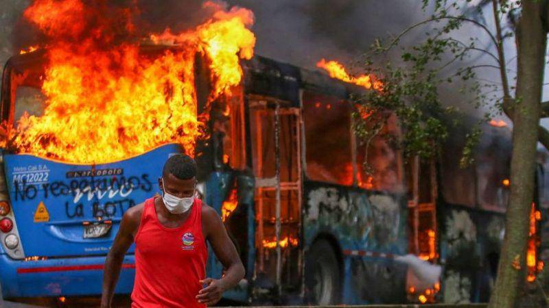 Al menos dos muertos en Cali en otra jornada de protestas