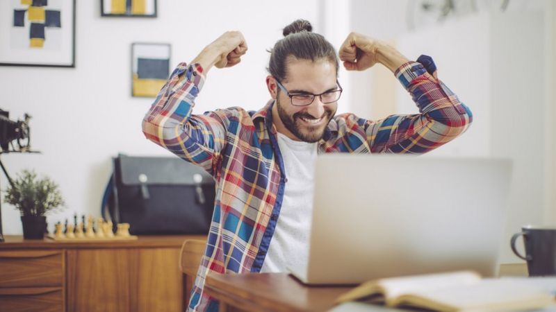 ¿Cómo conseguir un ascenso trabajando desde casa?