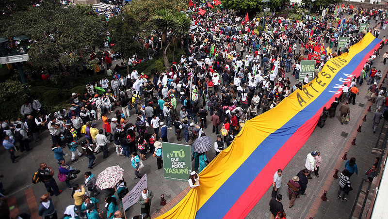 &quot;Ley de Aguas&quot; recibe apoyo de diversos sectores en la Plaza Grande