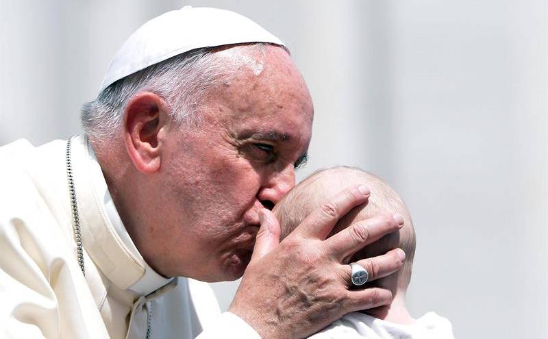 “Bienvenido” una canción que invita a motivarse con la visita del papa