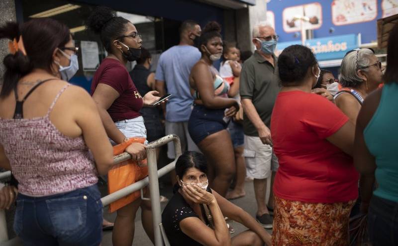 Brasil vuelve a registrar más de 700 muertes por COVID en 24 horas