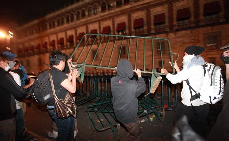 Estudiantes piden renuncia a presidente Peña Nieto en plazo de 6 días