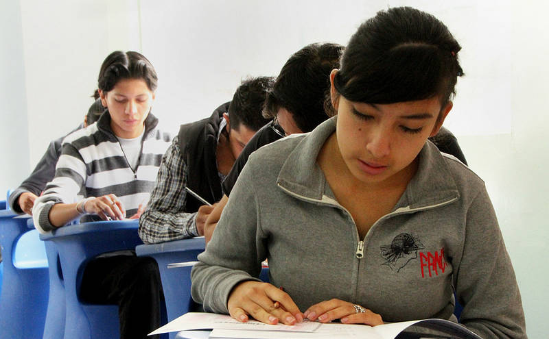 Estudiantes que aprobaron el examen ENES podrán postularse a 5 carreras