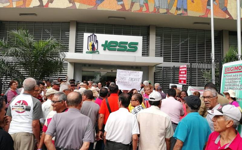 Revelan supuesto mal uso de recursos de pensionistas del IESS