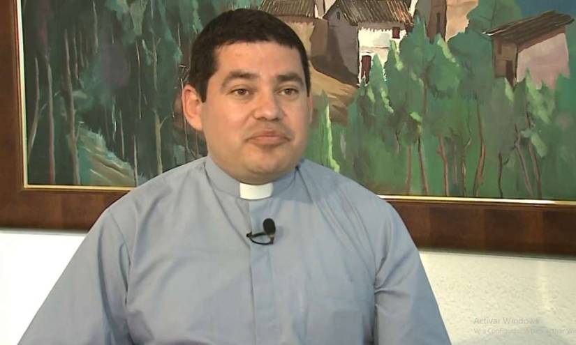 Suspenden a sacerdote candidato al CPCCS