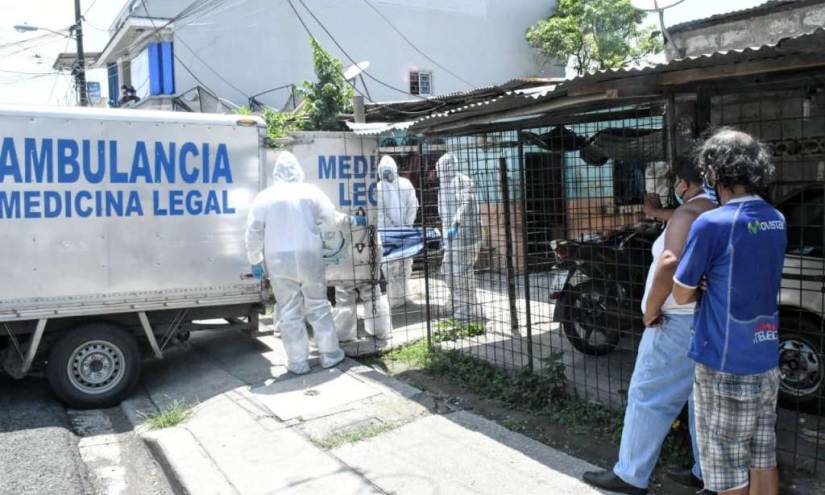 500 cadáveres recogidos en una semana en Guayaquil