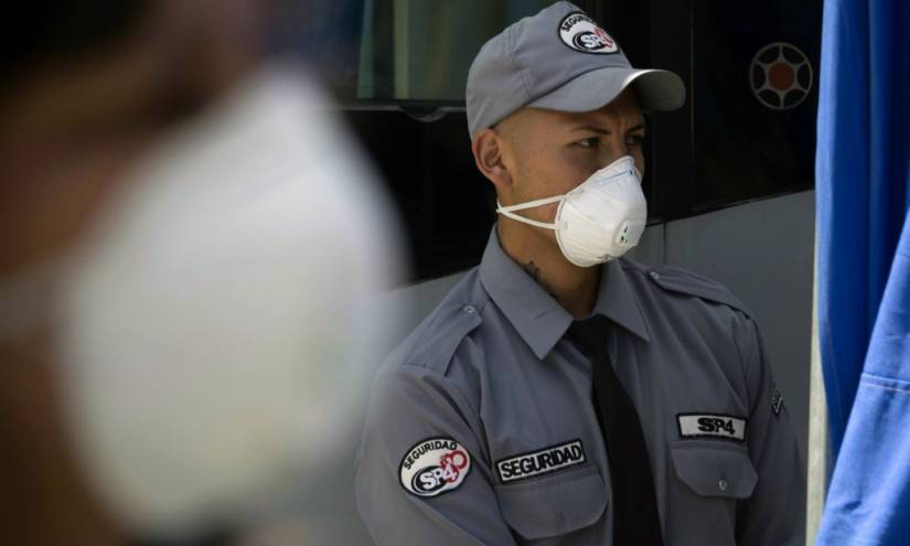 Más de 300 personas en cerco epidemiológico en Ecuador