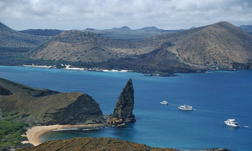 Ecuador mantiene vigilancia ante embarcaciones pesqueras cerca de Galápagos