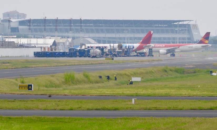 Todos los aeropuertos de Ecuador empezarán a operar el 1 de junio