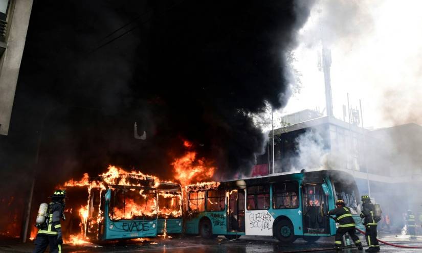 Suspenden circulación de buses en Chile ante protestas