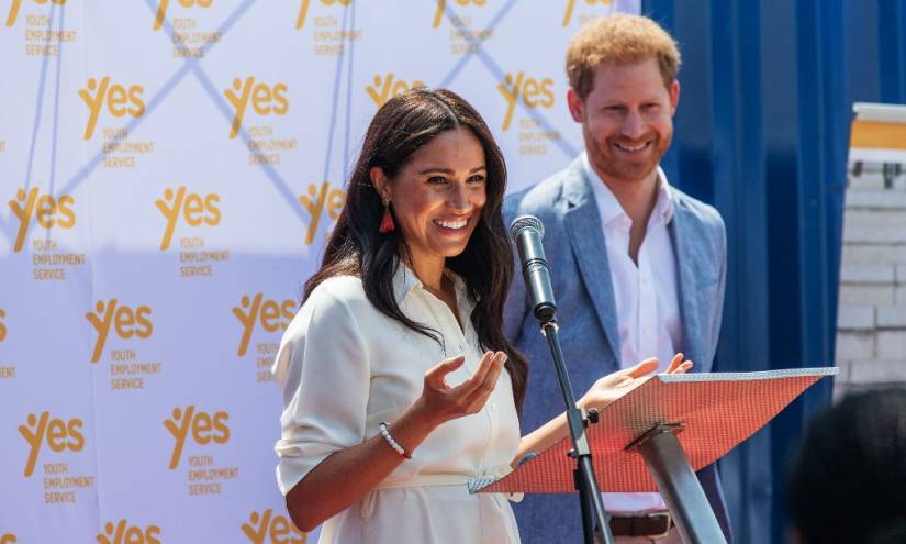 El príncipe Harry y Meghan Markle repartieron comida a enfermos en Los Ángeles