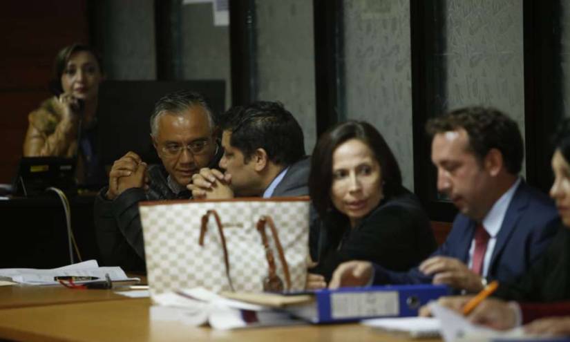 Dictan prisión preventiva para Mera y prohibición de salida a Duarte