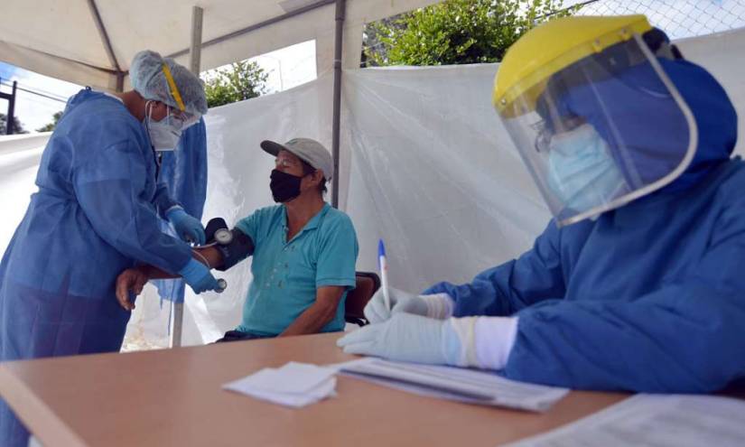 Ministerio de Salud habría comprado mascarillas con sobreprecio