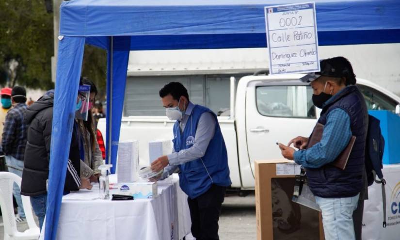 Ecuador entra este jueves en campaña en electoral con récord histórico de candidatos