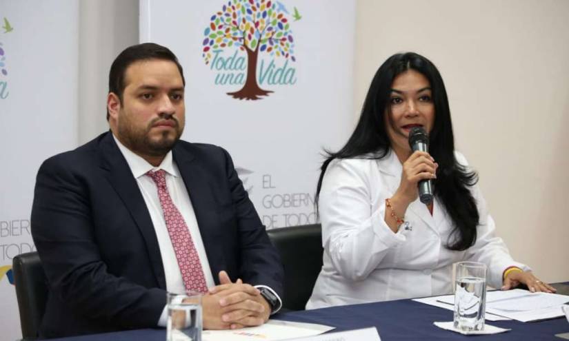 Andrés Madero y Catalina Andramuño renuncian a los ministerios de Trabajo y Salud