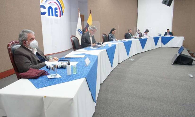 Tramitan dos causas contra 4 vocales del CNE