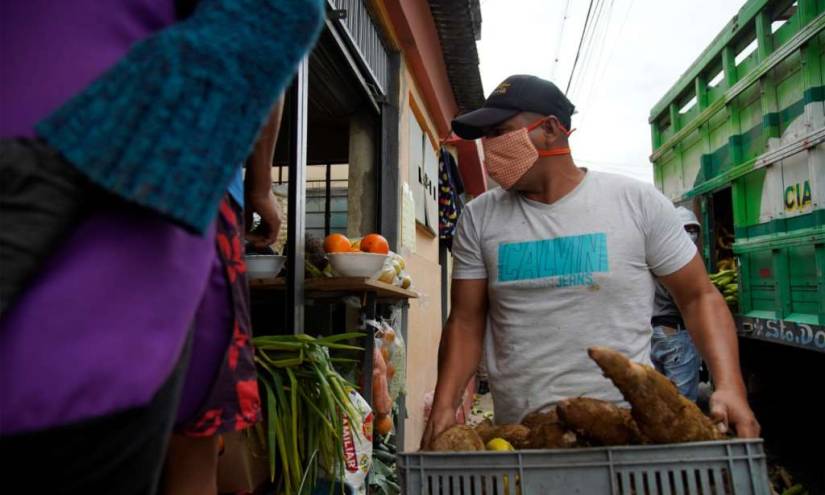 Gremio de médicos sugiere &quot;no pasar&quot; a la fase de distanciamiento en Ecuador