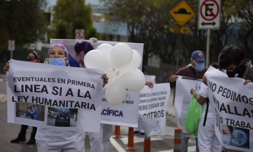 Profesionales de la salud fueron separados de hospitales en Quito