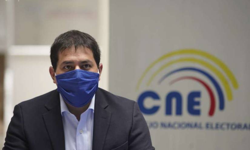 Andrés Arauz acepta candidatura, sin presencia de Correa