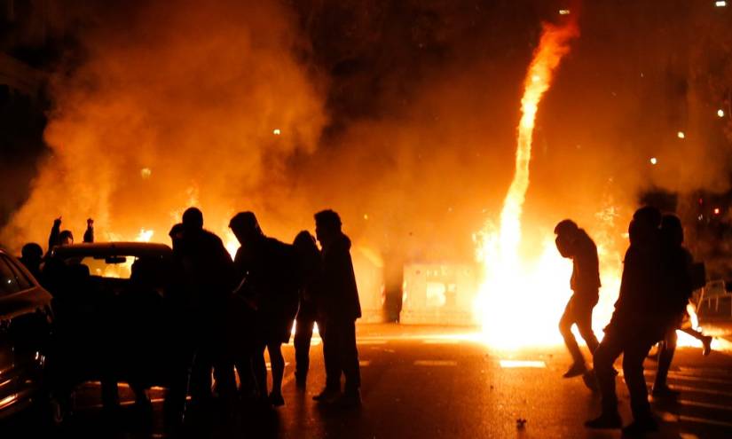 Conmoción por violentas protestas en Barcelona