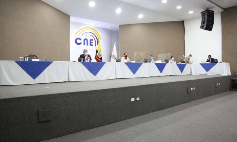 CNE no aprueba informe para recuento de votos, pero tampoco lo rechaza