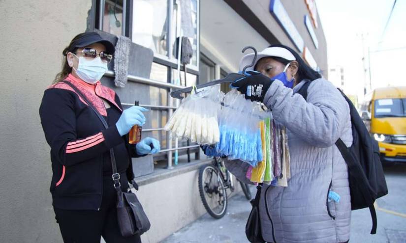 Gran cantidad de personas en centro de Quito pese a emergencia sanitaria