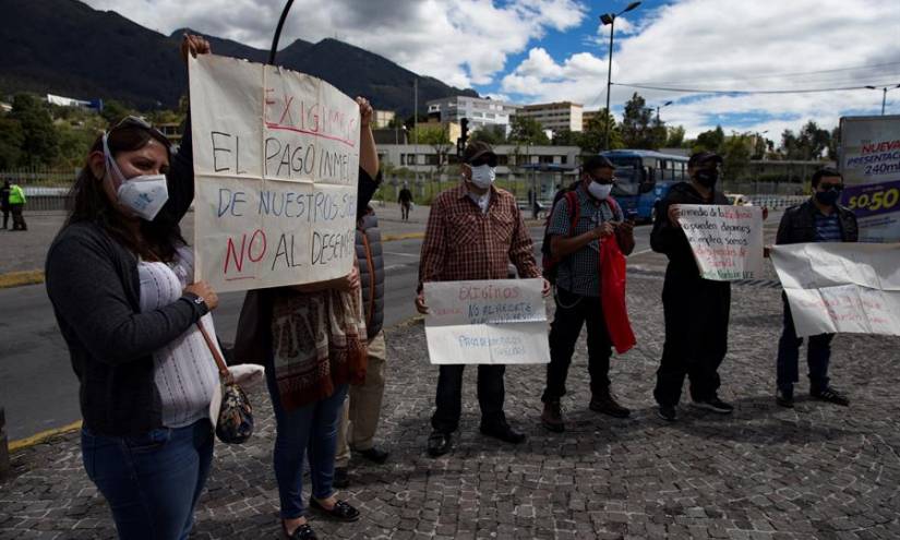 Siguen protestas por recorte a la educación