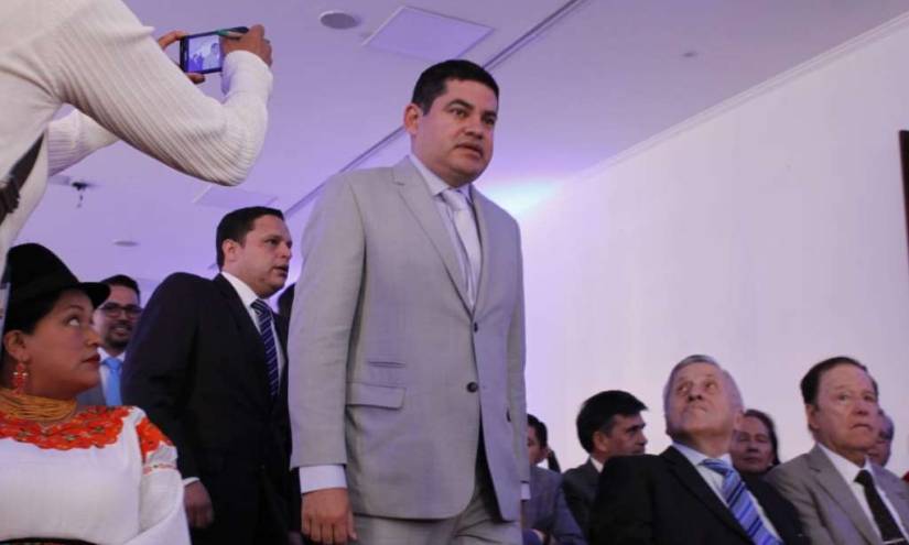 Tuárez irá a la Asamblea y pide que Contraloría lo audite