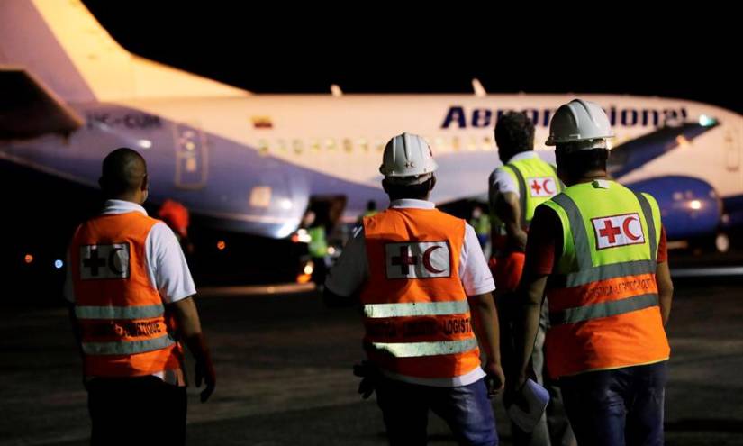 Vuelo con ayuda humanitaria internacional sale desde Panamá rumbo a Ecuador