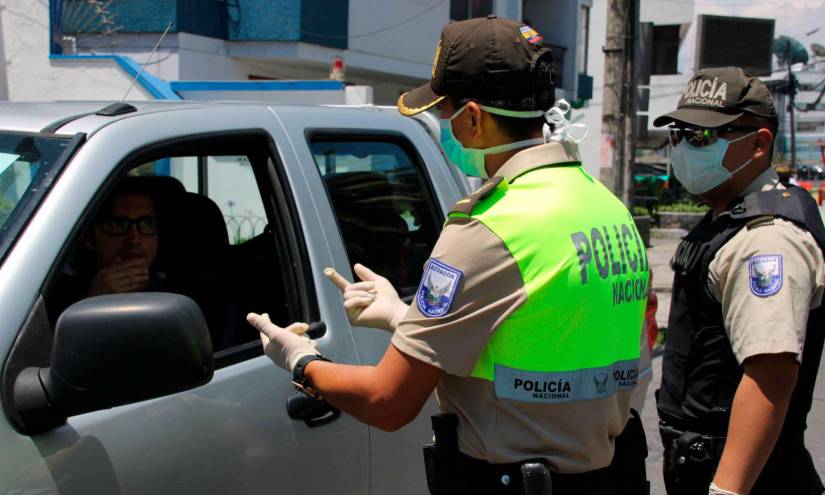 12 personas fueron detenidas en un megaoperativo en Manta