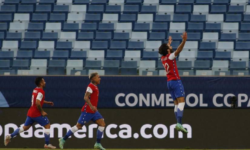 Chile derrota a Bolivia y se afianza en el Grupo A