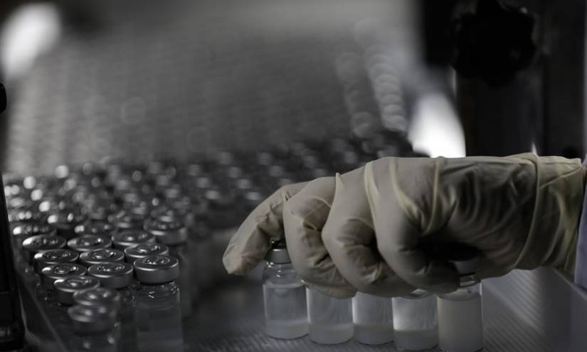 Vacunas contra COVID-19 ya salieron de la fábrica y llegarían miércoles o jueves a Ecuador