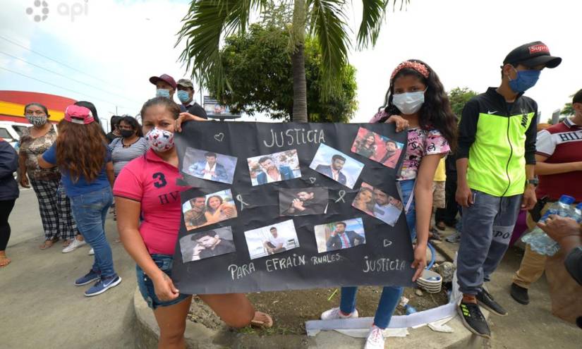 Trasladan cuerpo de Efraín Ruales a camposanto